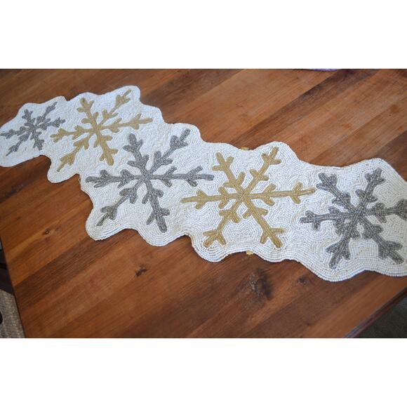 Holiday Beaded Vintage Table Runner Snowflakes - Picture 3 of 5